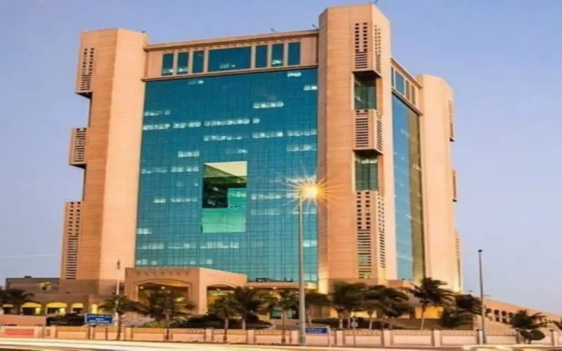 أمانة جدة تعالج تجاوزات استغلال المواقف وتعيدها للاستخدام العام.